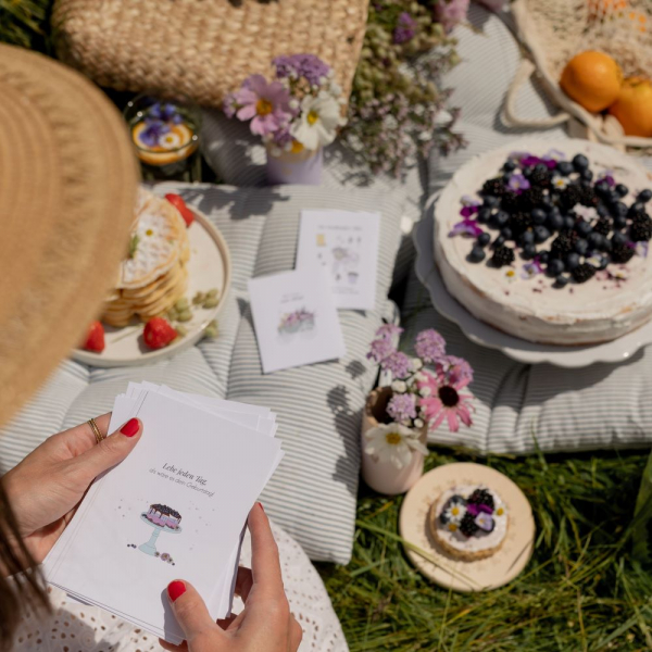 Postkarte Geburtstag, Lass dich feiern mit Torte von Verblühmeinnicht